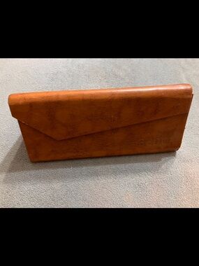 Tan Envelope Glasses Holder
